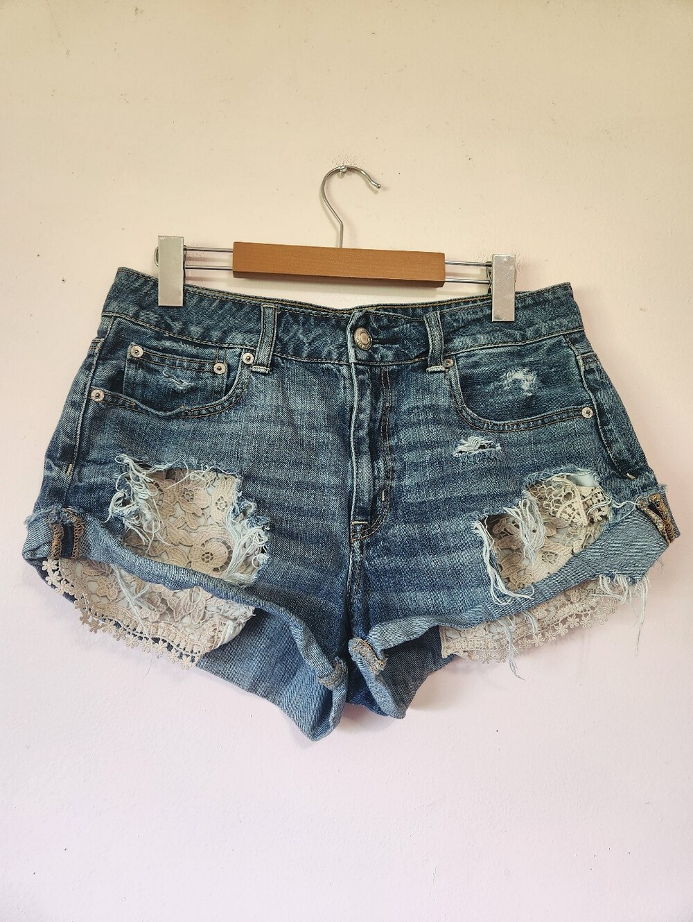American Eagle Hi-Rise Festival Denim Shorts Size 8 Distressed Lace Crochet